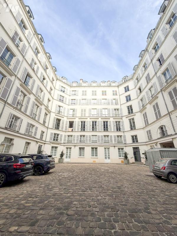 RENOVATION TOTALE A PREVOIR / 2 PIECES / PARIS 1er