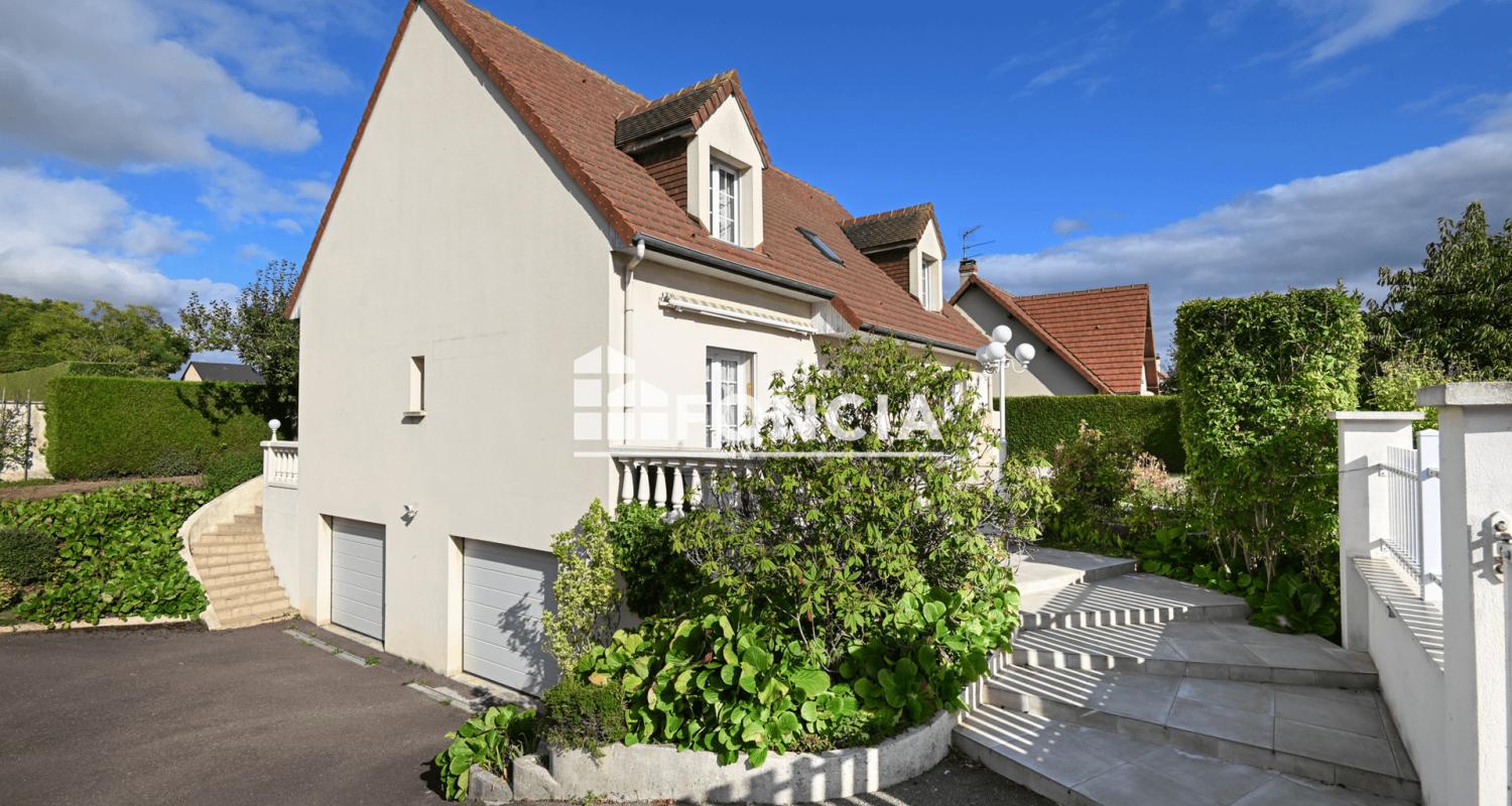 MAISON DE BONNE CONSTRUCTION AU CALME - 4 CHAMBRES - SOUS/SOL COMPLET