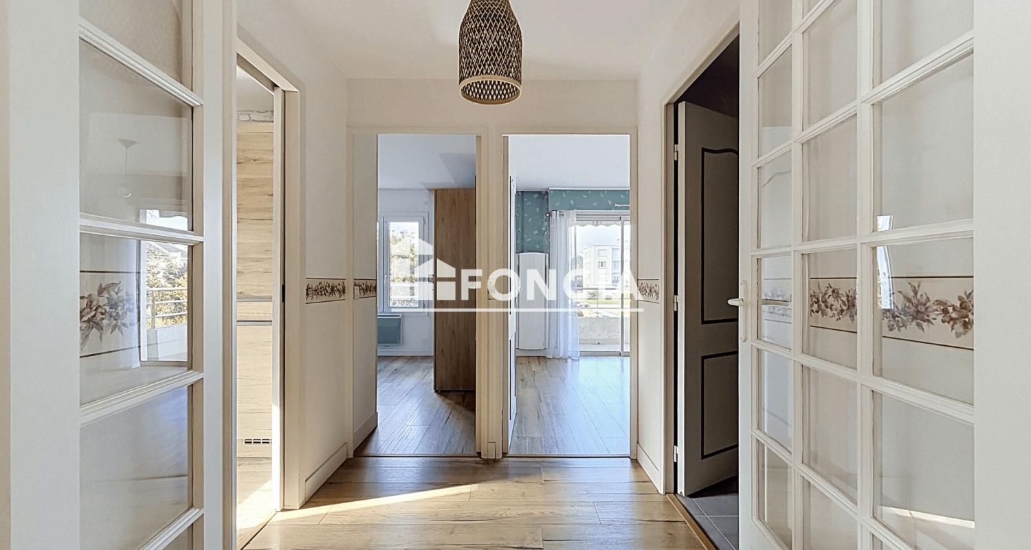 APPARTEMENT 3PP IFS - ASCENSEUR / BALCON / GARAGE