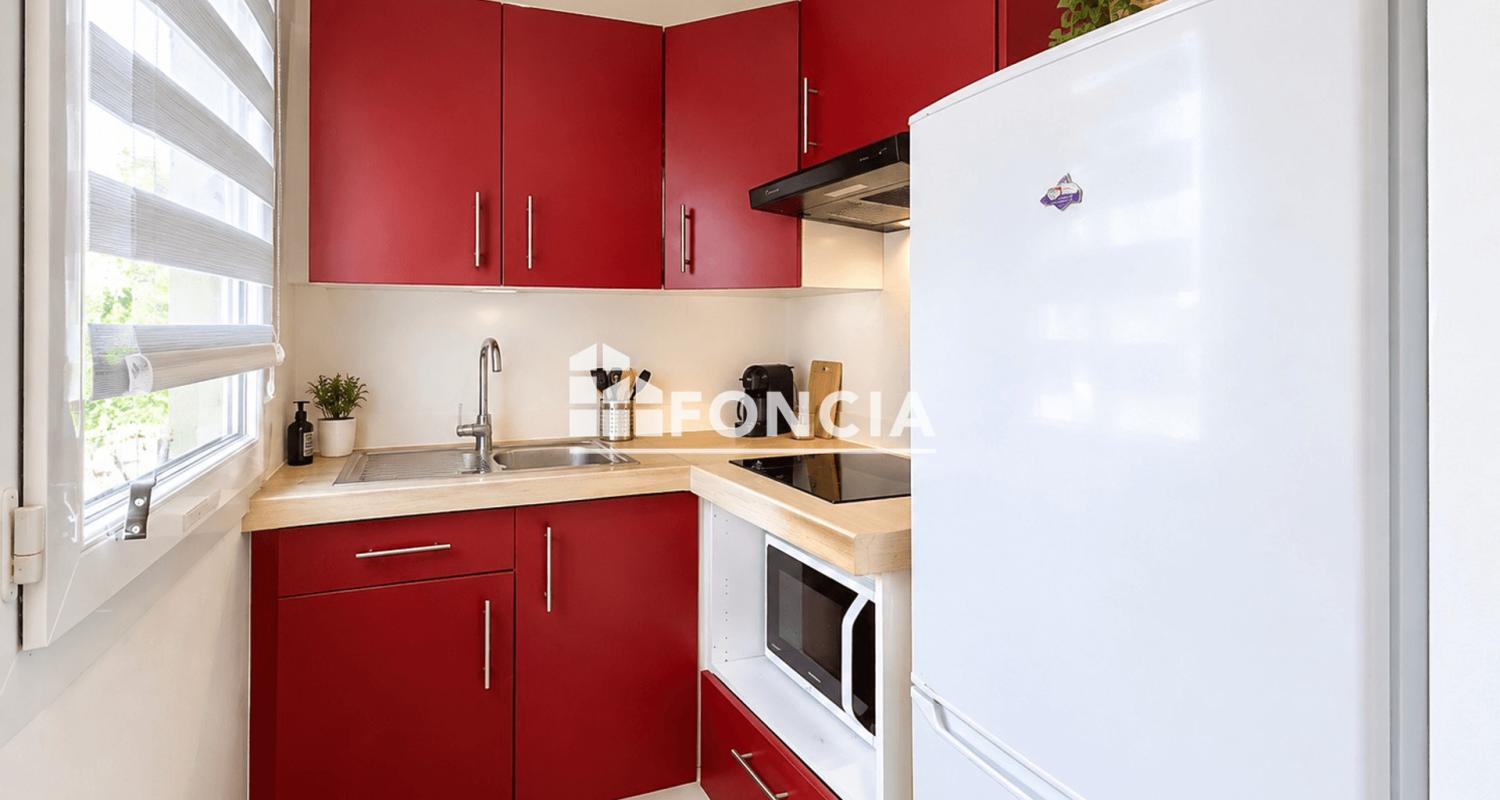 APPARTEMENT 2PP IFS - ASCENSEUR / BALCON / PARKING