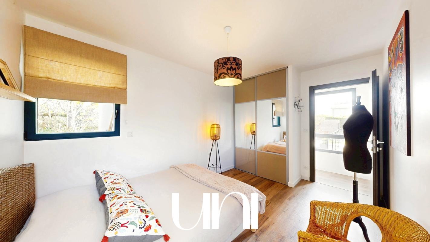 Maison 5 pièces de 172 m2 sur terrain de 930 m2 avec piscine