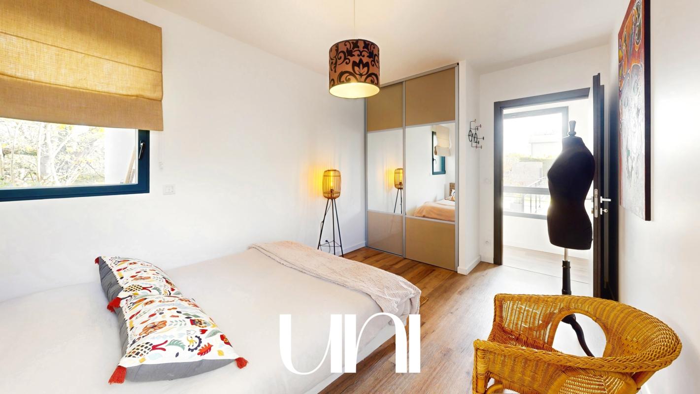 Maison 5 pièces de 172 m2 sur terrain de 930 m2 avec piscine