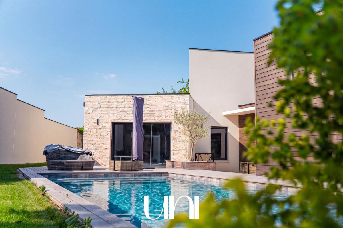Maison 6 pièces de 300 m2 avec piscines - Biéville-Beuville