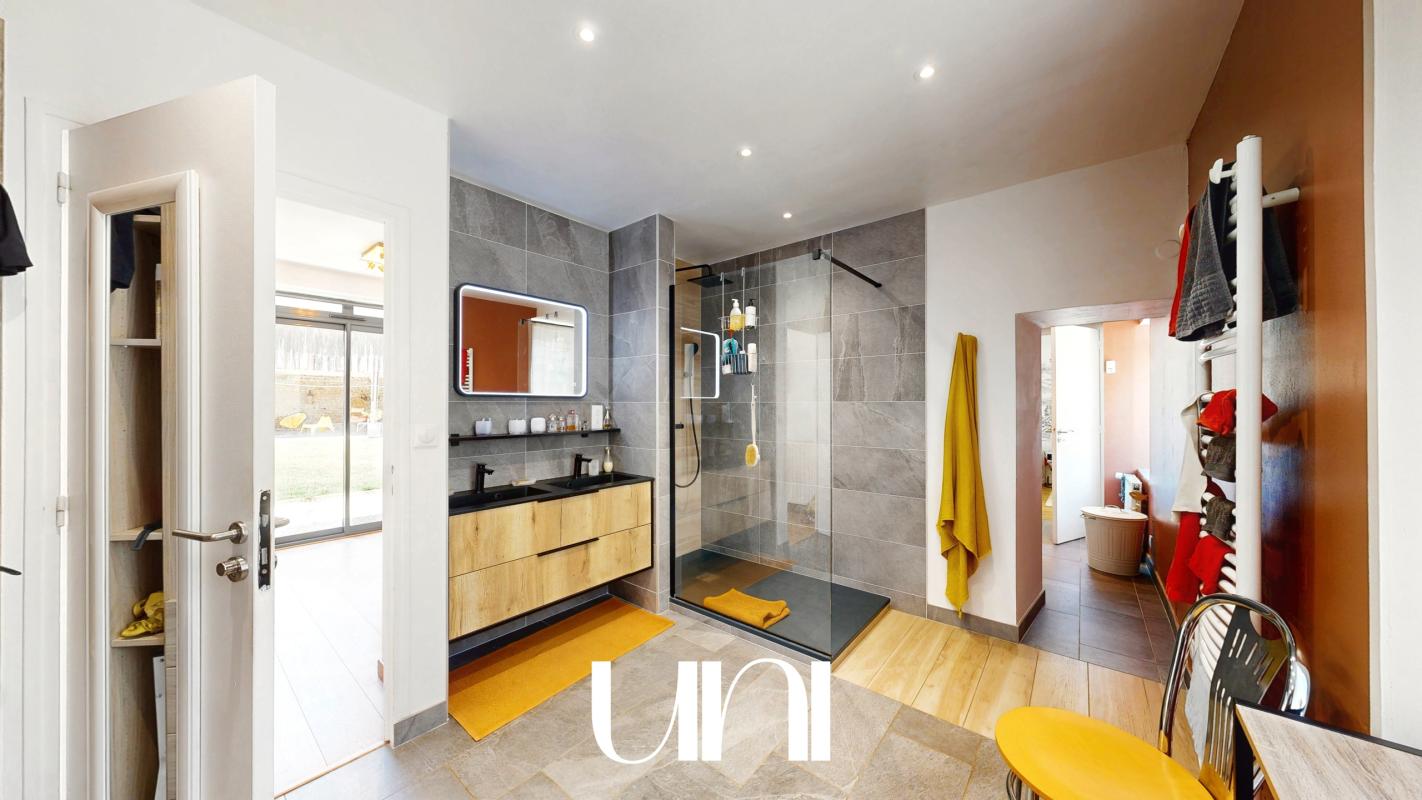 Maison 7 pièces de 264m2 avec jardin clos - Mathieu
