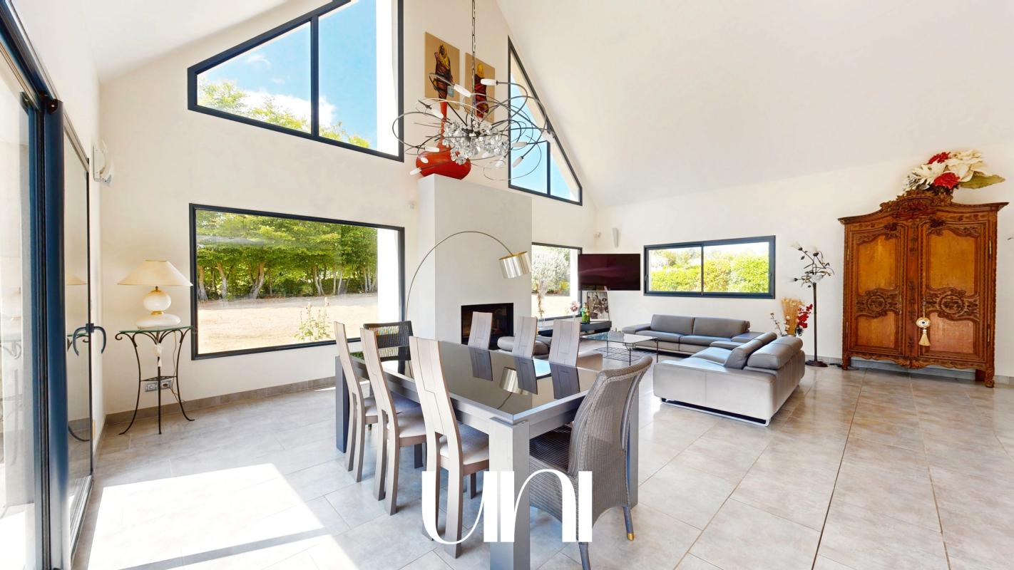 Maison 8 pièces de 295m2 avec piscine - BIÉVILLE-BEUVILLE