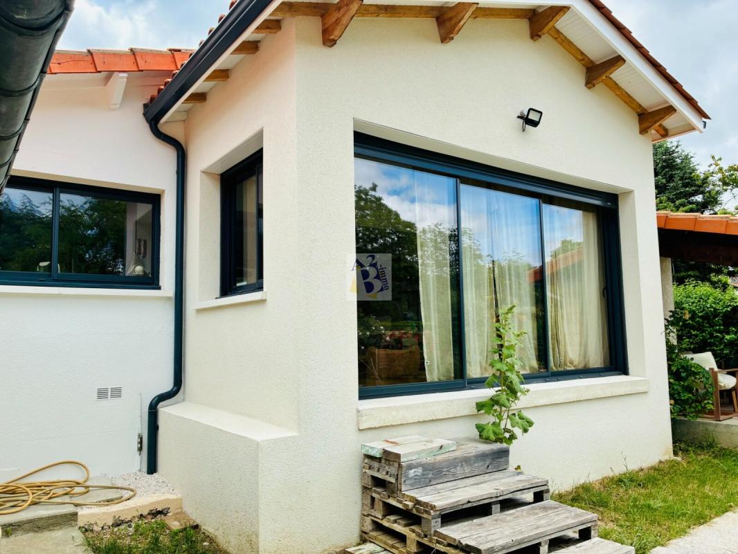 RARE SUR LE SECTEUR! MAISON DE PLAIN PIED AVEC GRAND PARC ARORE AU COEUR DE L'ISLE D'ESPAGNAC