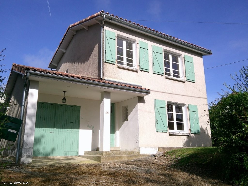 Charmante Maison de Village Non Mitoyenne Avec 3 Chambres