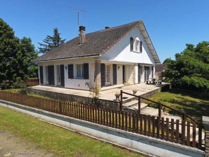 Beau Pavillon entre Ruffec et Sauzé-Vaussais