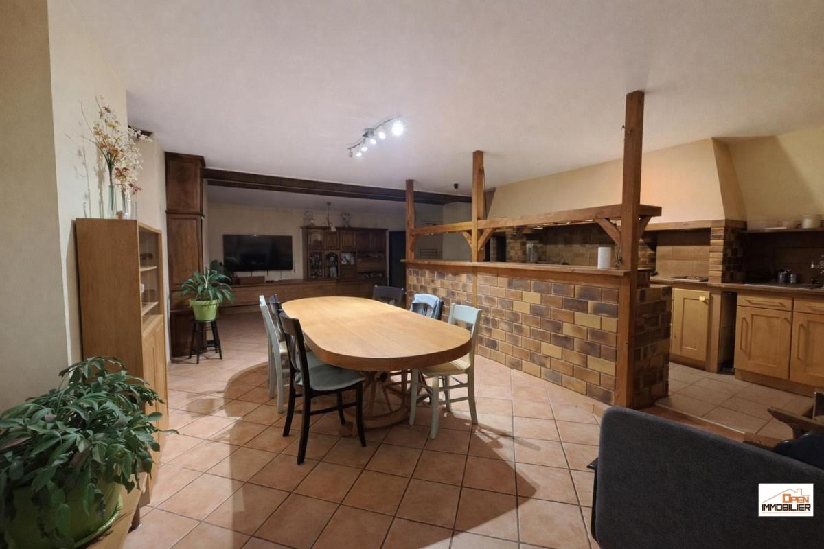 Maison avec garage attenant, véranda et grange - 175 m² - 6 pièces
