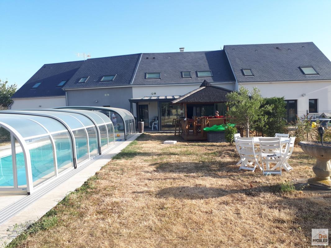 Maison avec jardin et picsine