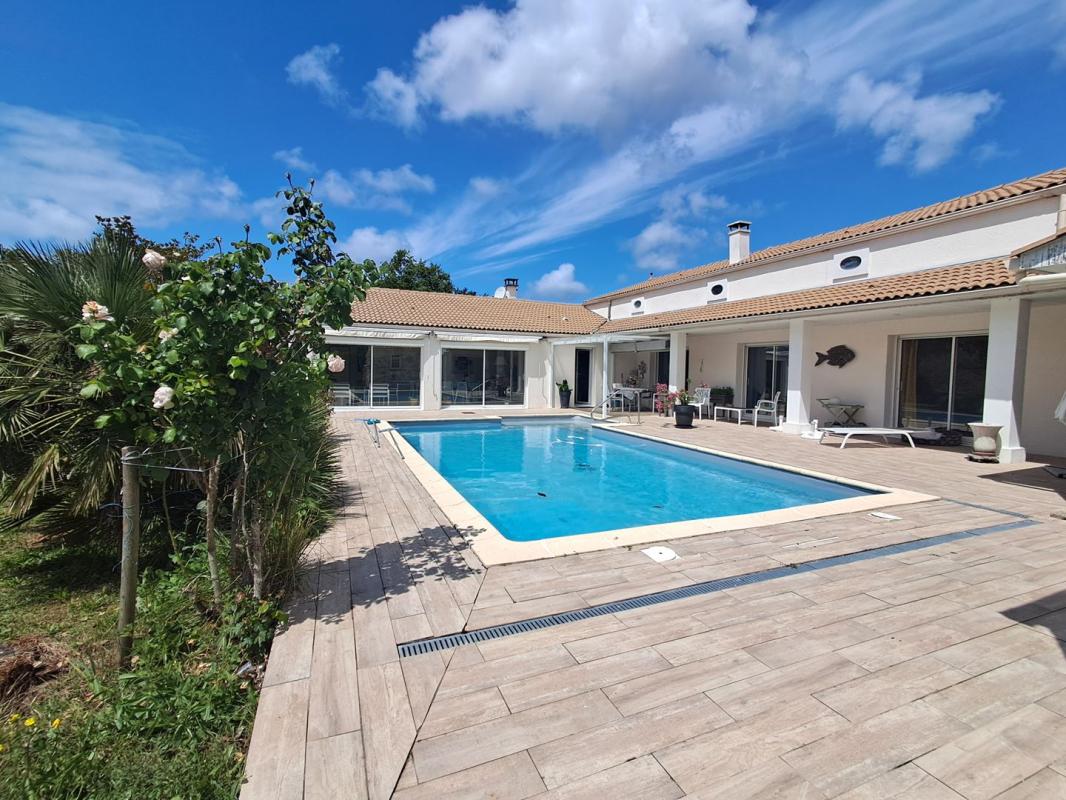 Maison - 273m ²