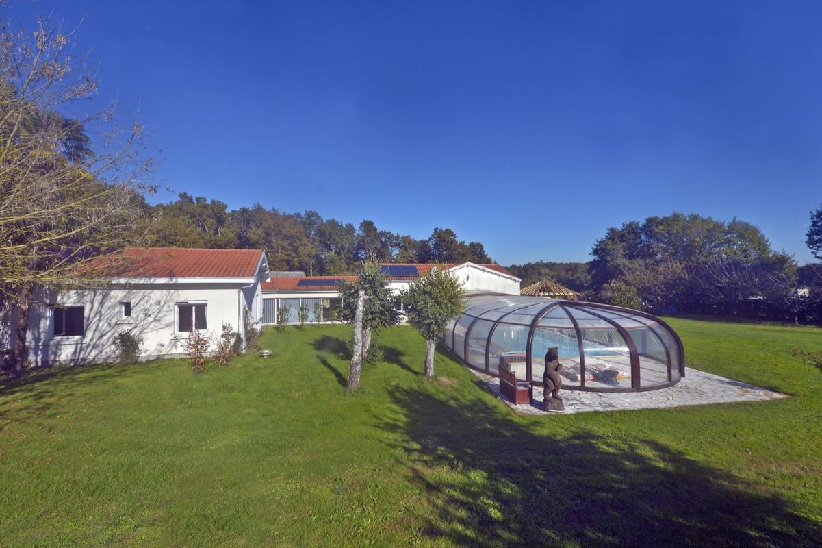 Maison - 380.73m ²