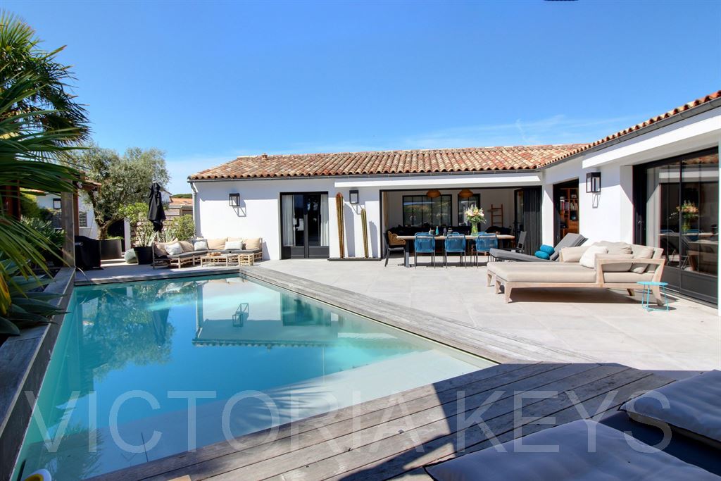 Immobilier Île de Ré - maison de plain-pied avec piscine proche océan à vendre- Le Bois Plage en Ré