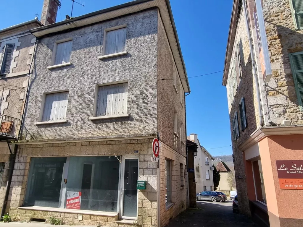 IMMEUBLE AVEC DEVANTURE COMMERCIALE ET LOGEMENT T5