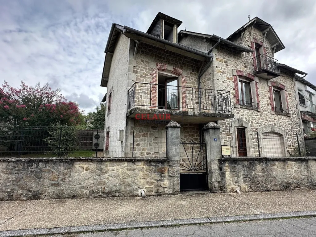 MAISON DE BOURG AVEC DÉPENDANCE