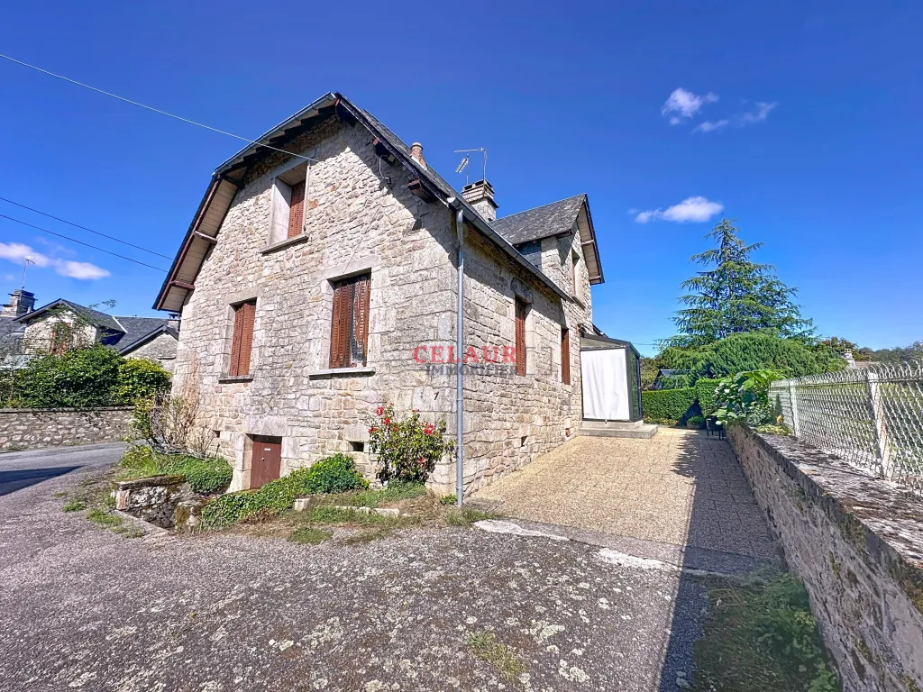 MAISON DE CARACTÈRE AVEC DÉPENDANCES ET 1 HECTARE