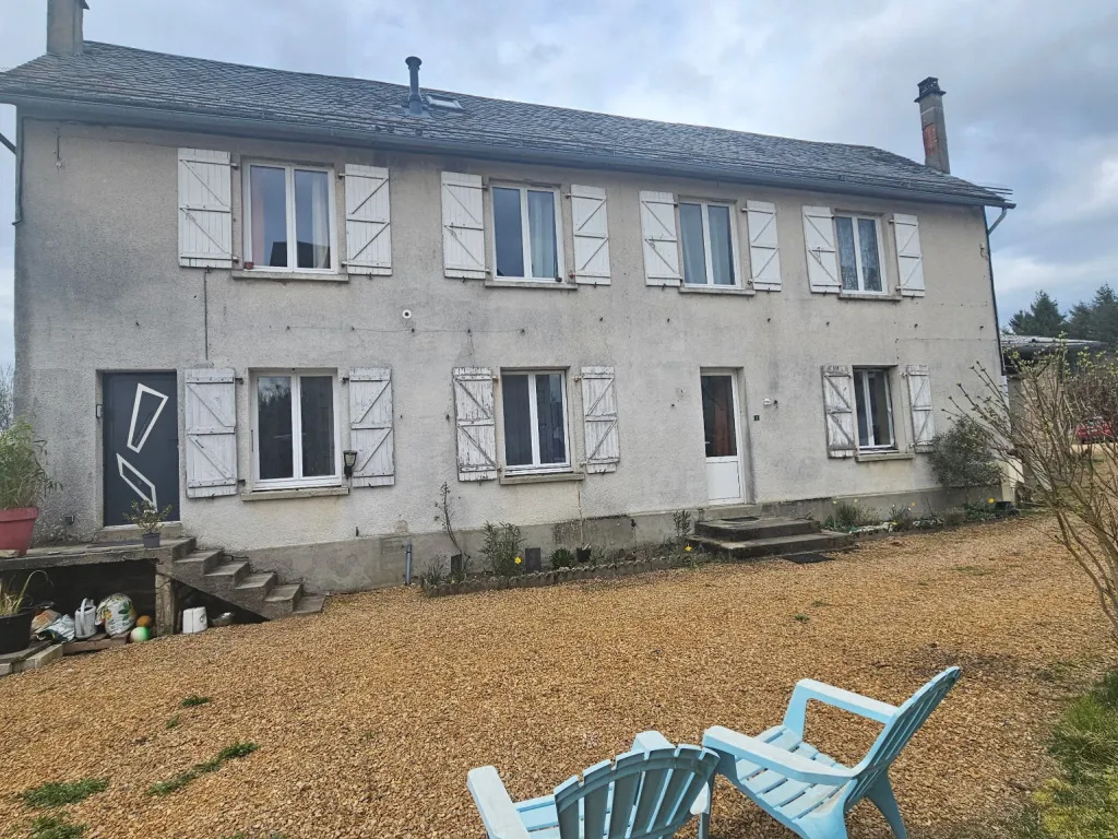 Maison atypique avec entrêpots