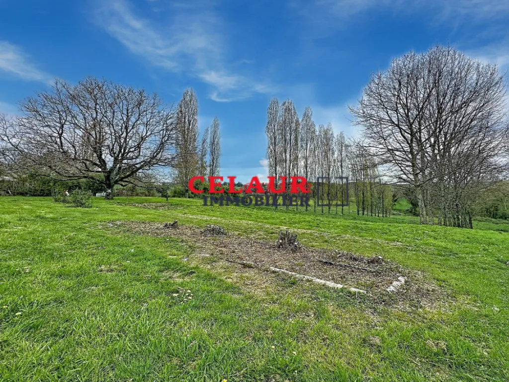 TERRAIN PLAT ET ARBORÉ AVEC VUE