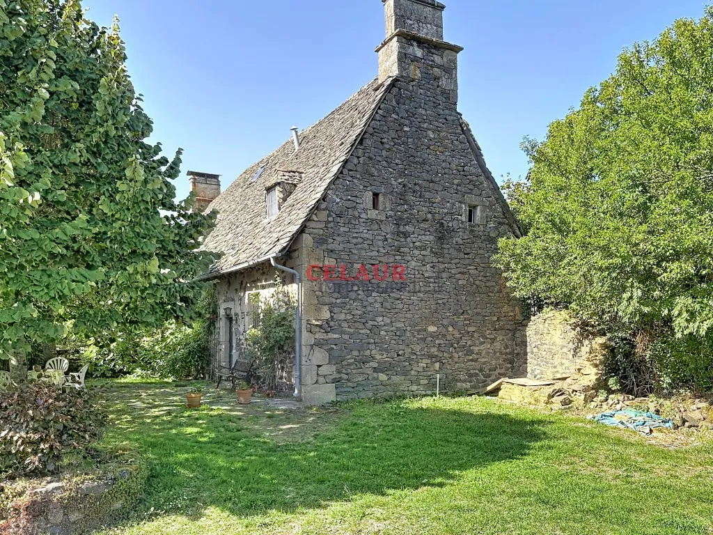Maison de village en pierre et jardin