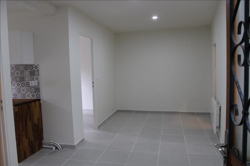 Appartement - RDC - 40 m2 - 2 pièces - Non meublé - Photo 2