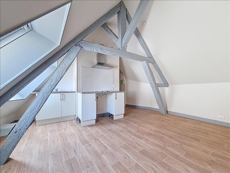 Appartement - 1er étage - 14,56 m2/ 23.62m² au sol - 1 pièce - Non meublé - Photo 2