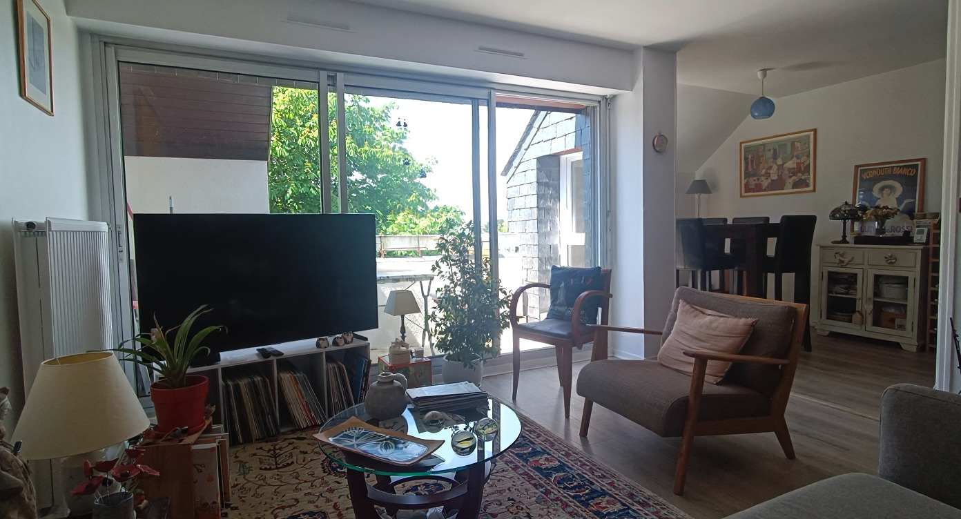 Appartement - 2ème étage - 83.29 m2 - 4 pièces - Non meublé - Photo 2
