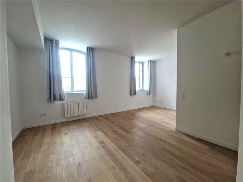 Appartement - 1er étage - 29,20 m2 - 1 pièce - Non meublé - Photo 2