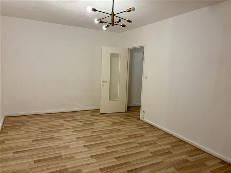 Appartement - 1er étage - 65,20 m2 - 3 pièces - Non meublé - Photo 3