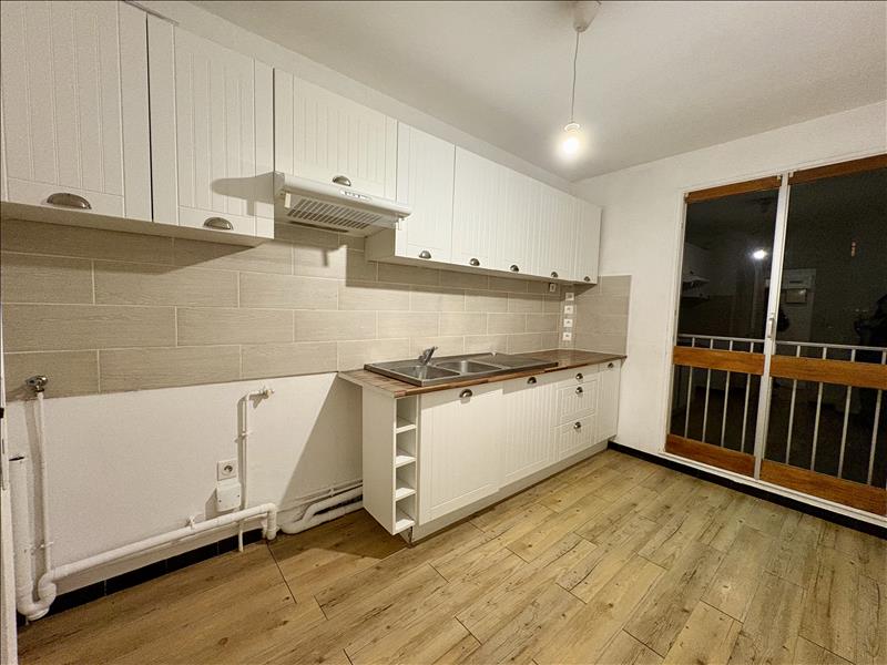 Appartement - 1er étage - 65,20 m2 - 3 pièces - Non meublé - Photo 4