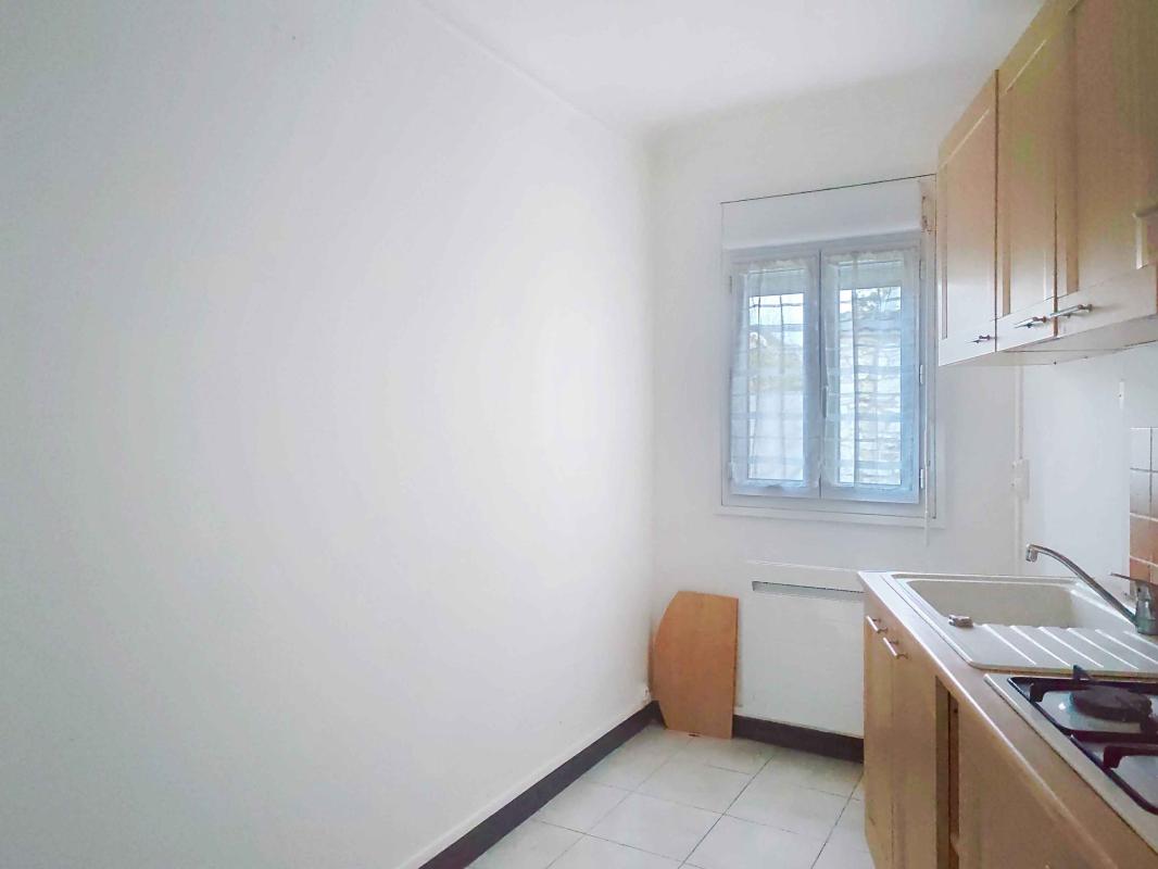 Appartement - 1er étage - 35 m2 - 2 pièces - Non meublé - Photo 2