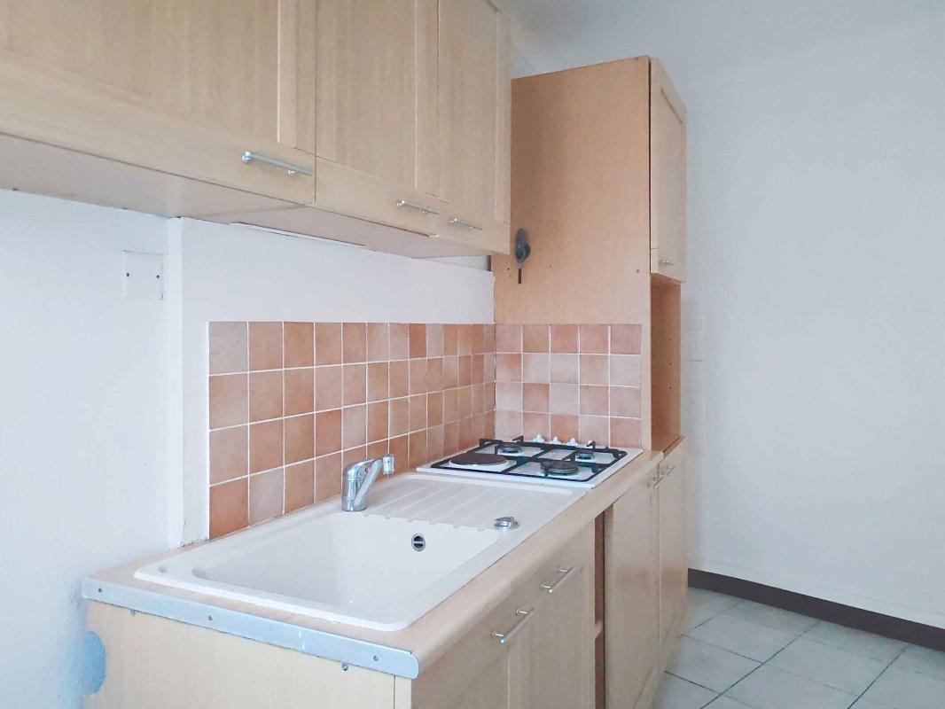 Appartement - 1er étage - 35 m2 - 2 pièces - Non meublé - Photo 3