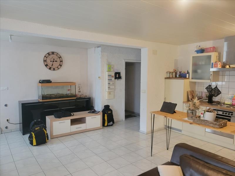 Appartement - 1er étage - 82 m2 - 4 pièces - Non meublé - Photo 3