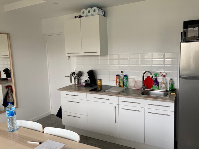 Chambre en colocation de 10 m2 situé au 3ième étage - Photo 4
