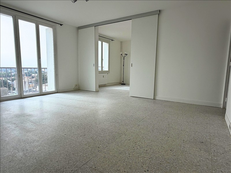Appartement - 7ème étage - 72 m2 - 4 pièces - Non meublé - Photo 2