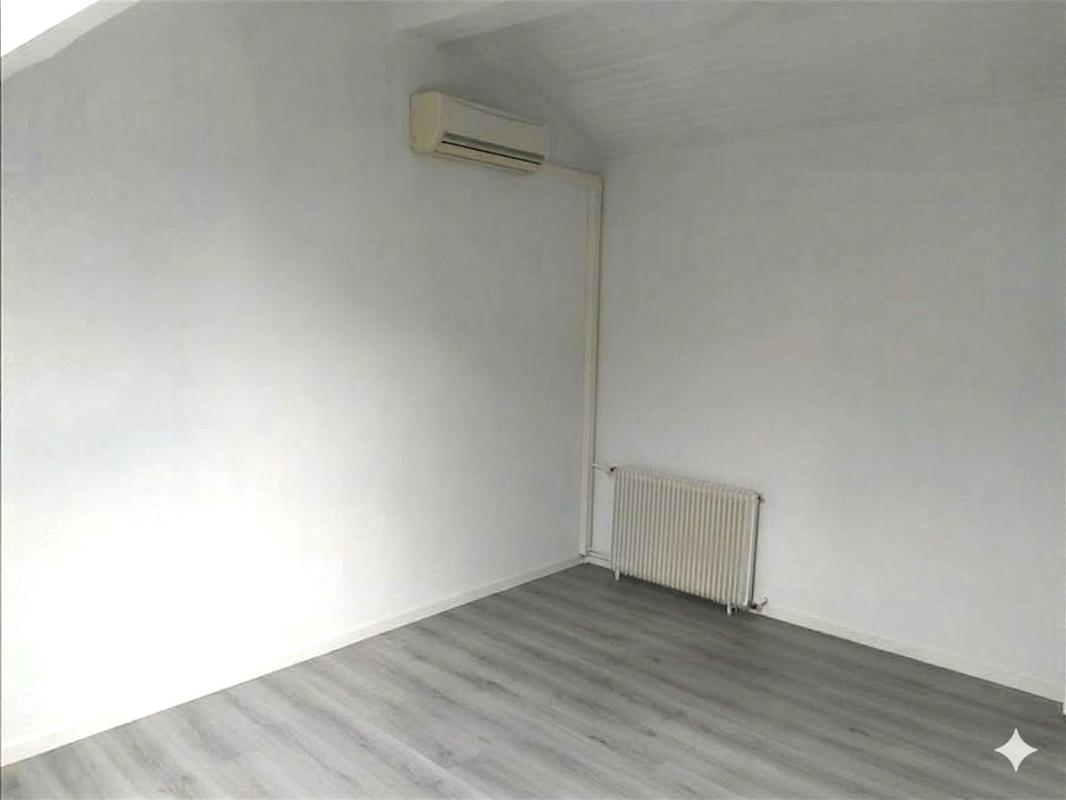 Appartement - 2ème étage - 24.15 m2 - 1 pièce - Vide - Photo 2