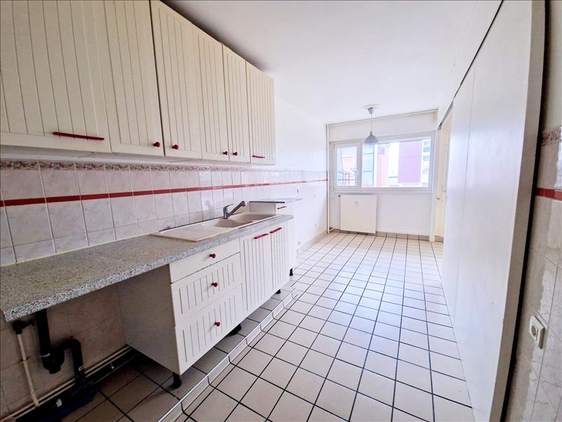 Appartement - 1er étage - 93 m² - 5 pièces - Vide - Photo 2