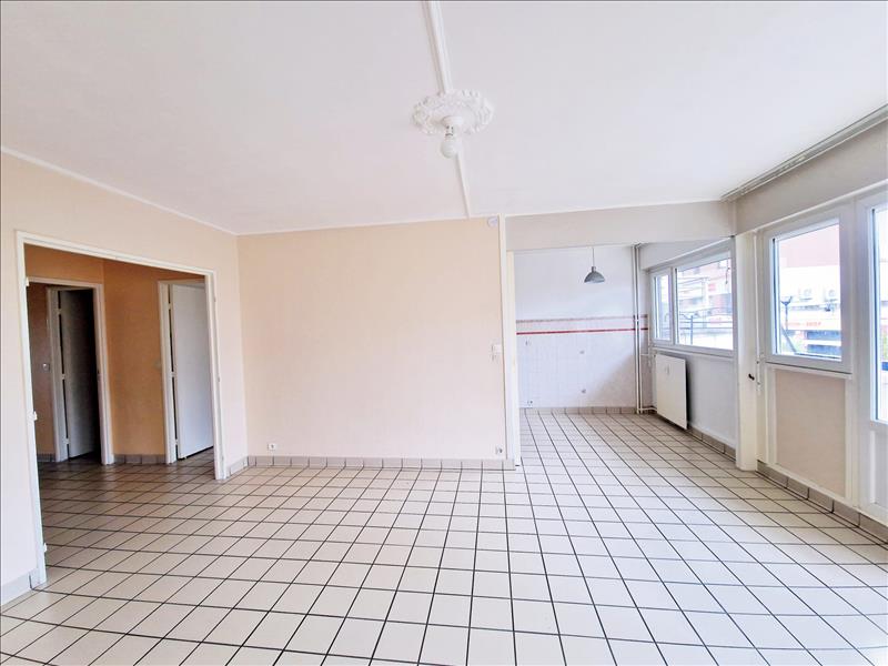 Appartement - 1er étage - 93 m² - 5 pièces - Vide - Photo 3