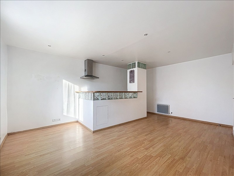 Appartement - 1er étage - 49,99 m2 - 2 pièces - Non meublé - Photo 2