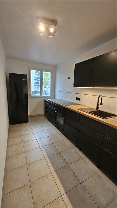 Appartement - 1er étage - 70,30 m2 - 3 pièces - Meublé - Photo 2