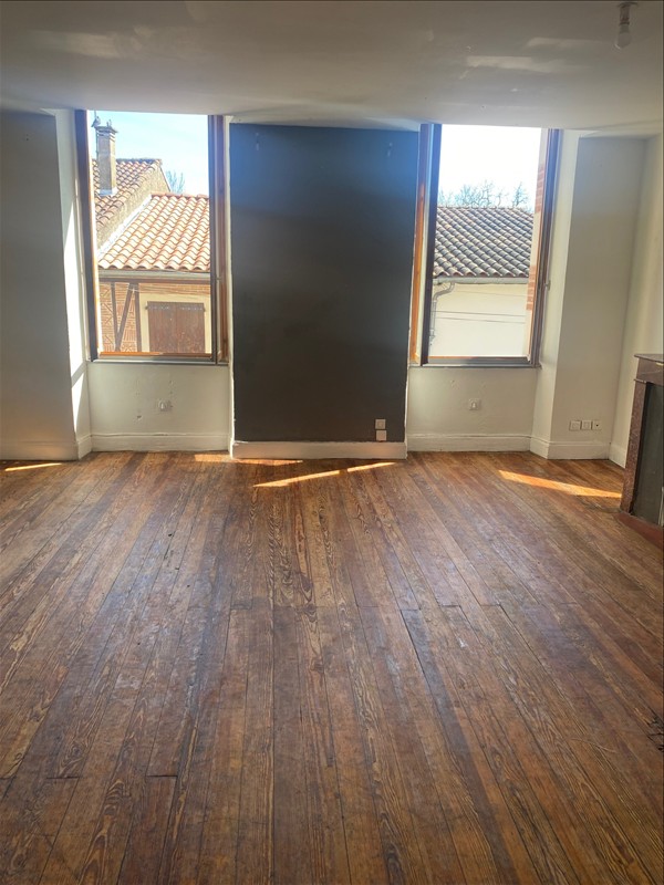 Appartement - 1er étage - 77 m2 - 4 pièces - Non meublé - Photo 2