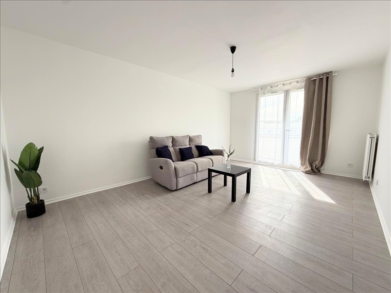 Appartement à louer, 3 pièces, 61 m², 91000 Evry