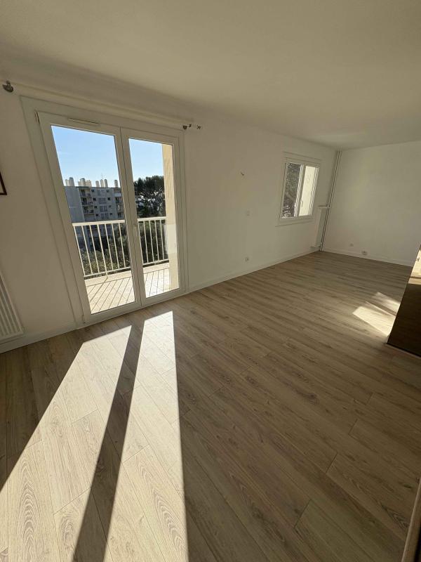 Appartement - 2ème étage - 76 m2 - 3 pièces - Non meublé - Photo 2