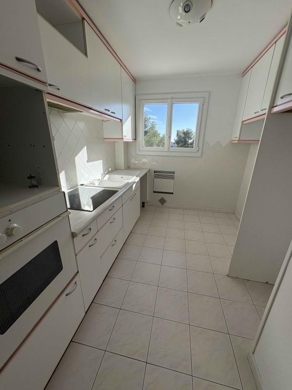 Appartement - 2ème étage - 76 m2 - 3 pièces - Non meublé - Photo 3