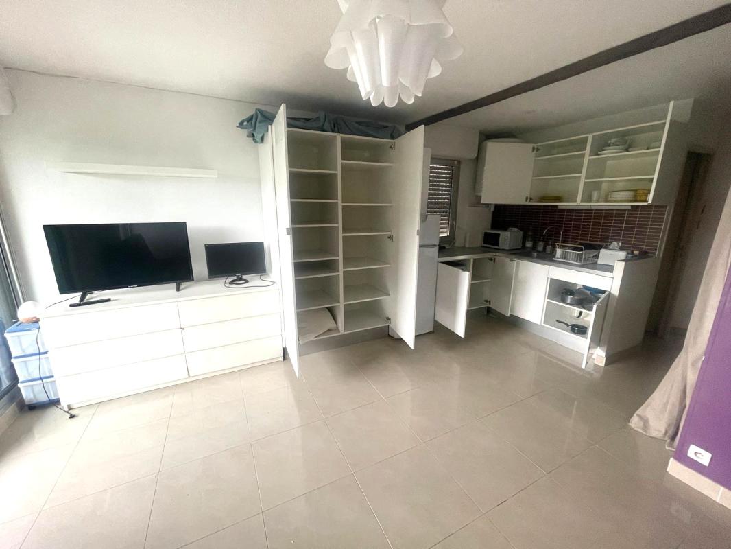 Grand studio de 27.83 m² Meublé avec loggia et parking - Photo 3