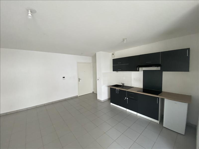 Appartement - 1er étage - 40,79 m2 - 2 pièces - Non meublé - Photo 2