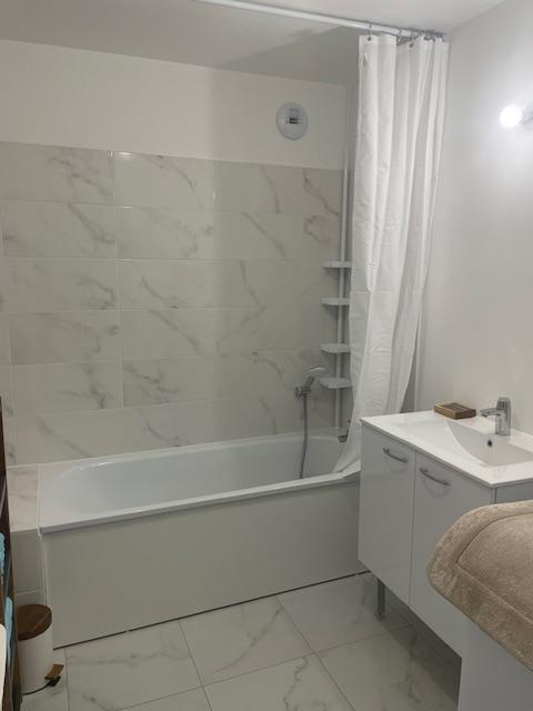 Appartement - 4ème étage - 61,30 m2 - 3 pièces - Meublé - Photo 3