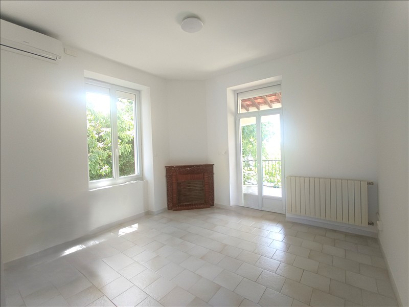 Appartement - 1er étage - 65 m2 - 3 pièces - Non meublé - Photo 4