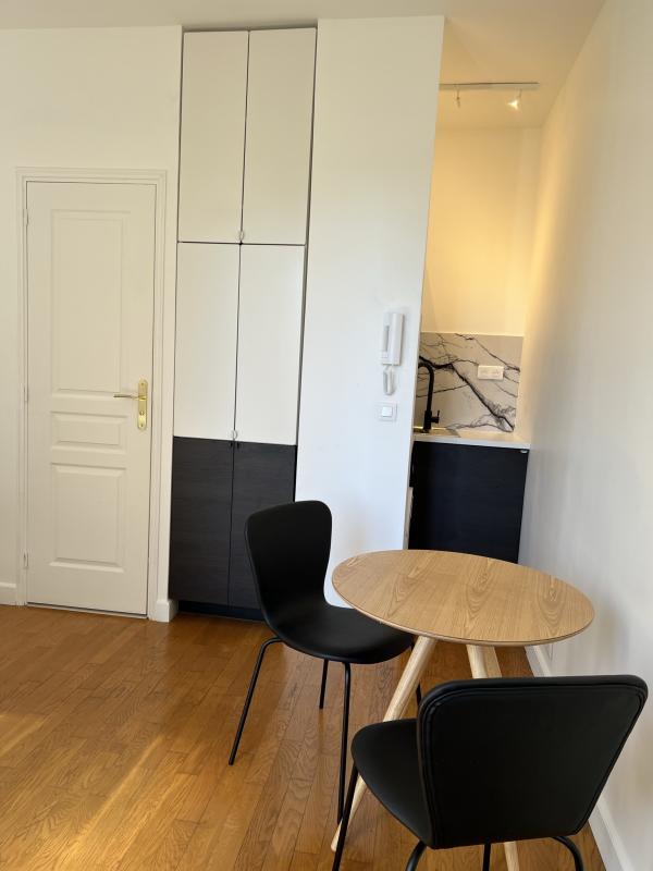 Appartement - 1er étage - 13,70 m2 - 1 pièce - Meublé - Photo 2