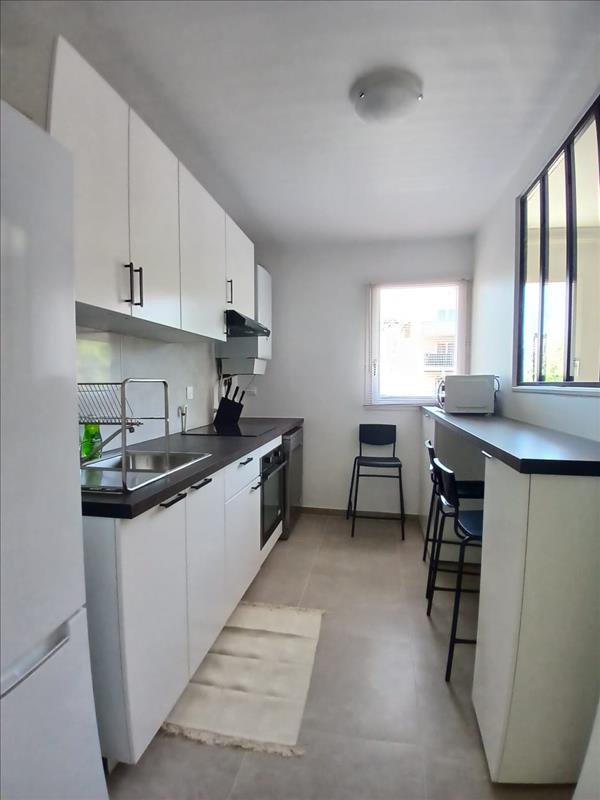Appartement - 3ème étage - 78,88 m2 - 4 pièces - Meublé - Photo 3