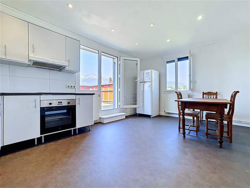 Appartement - 1er étage - 84,93 m2 - 4 pièces - Meublé - Photo 2